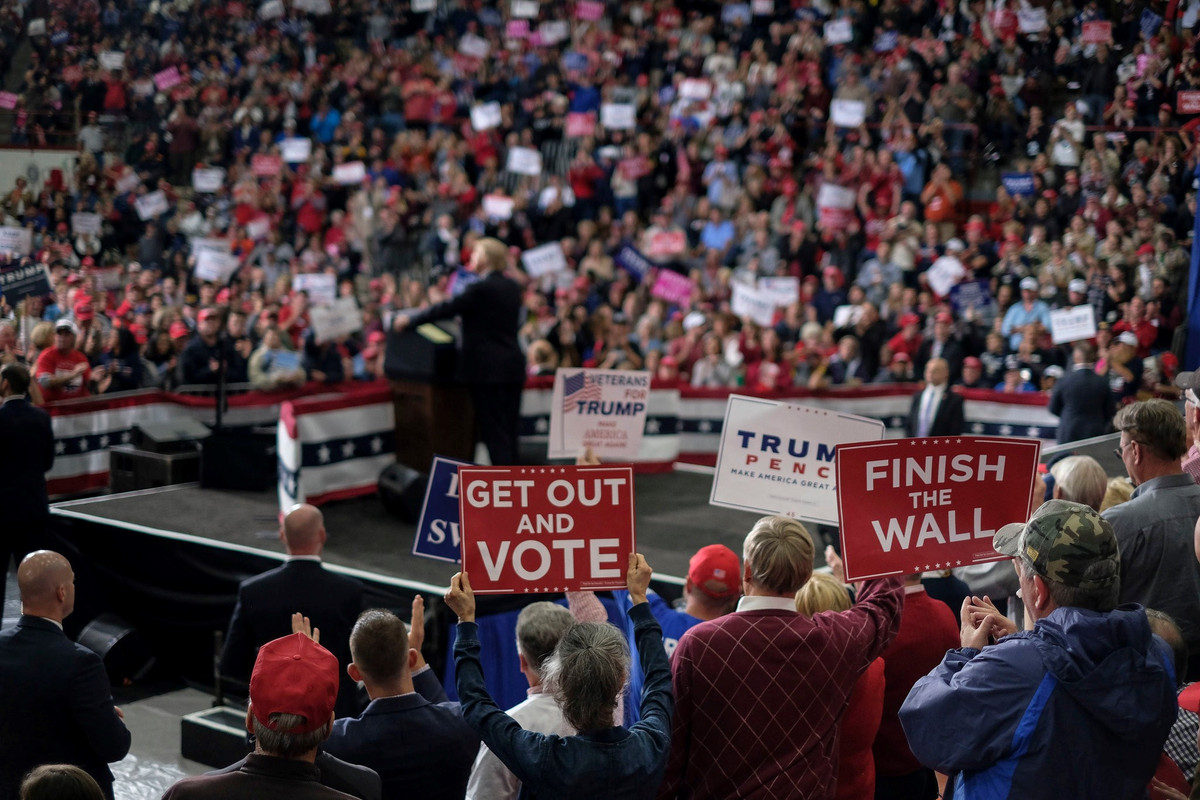 Tổng thống Trump cũng liên tiếp đáp trả người tiền nhiệm. “Dối trá tiếp nối dối trá, thất hứa rồi lại thất hứa, đó là những gì ông ấy làm”, Tổng thống Trump phát biểu tại cuộc vận động ở Huntington, bang West Virginia, hôm 2/11. Trong cuộc bầu cử 2018, tên ông Trump không có trên lá phiếu nhưng sự xuất hiện của ông có tác động rất lớn đến quyết định của cử tri.