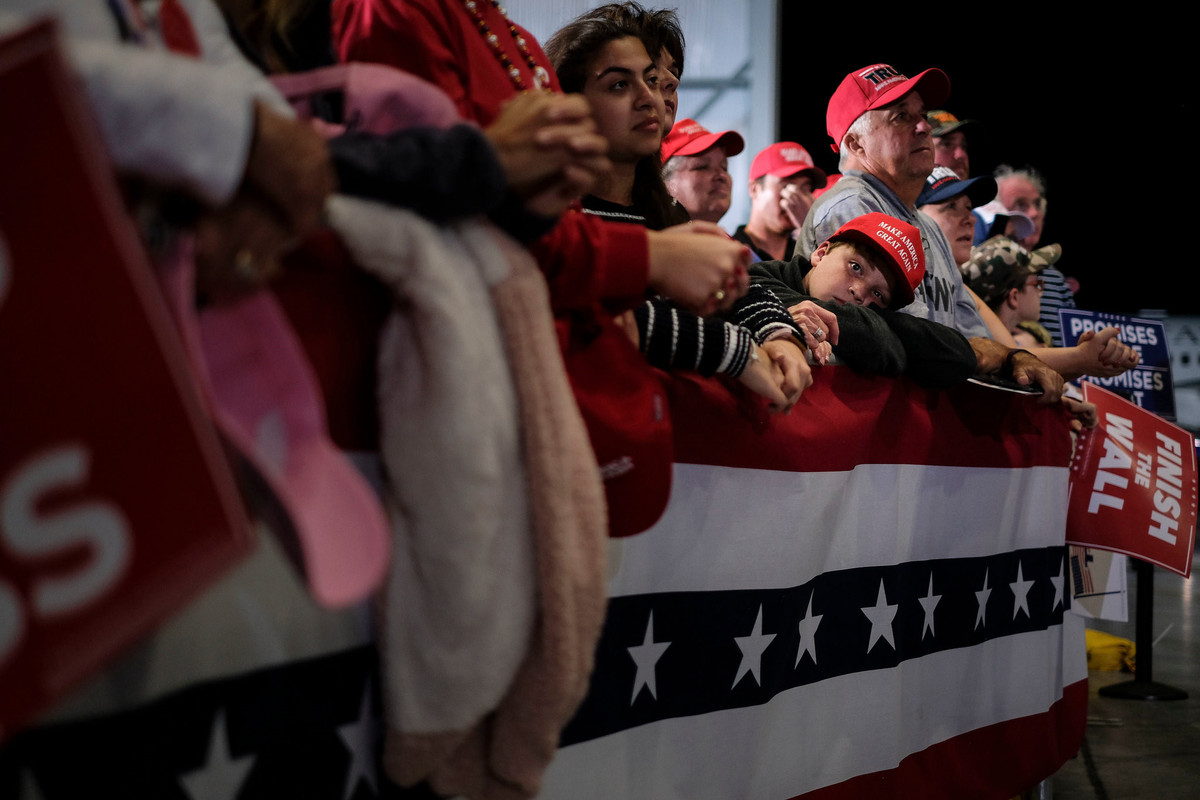 Thế kiểm soát ở cả hai viện quốc hội, hiện tại do đảng Cộng hòa nắm giữ, cũng như 36 ghế thống đốc bang sẽ được quyết định khi cử tri Mỹ đi bầu cử giữa nhiệm kỳ vào ngày 6/11. "Thành viên Dân chủ ở Thượng viện đang đối mặt với tấm bản đồ chính trị khó khăn nhất trong 60 năm qua", ông Van Hollen tỏ ra thận trọng. Đảng Dân chủ sẽ cần 23 ghế nữa ở Hạ viện và thêm 2 ghế ở Thượng viện để thắng.