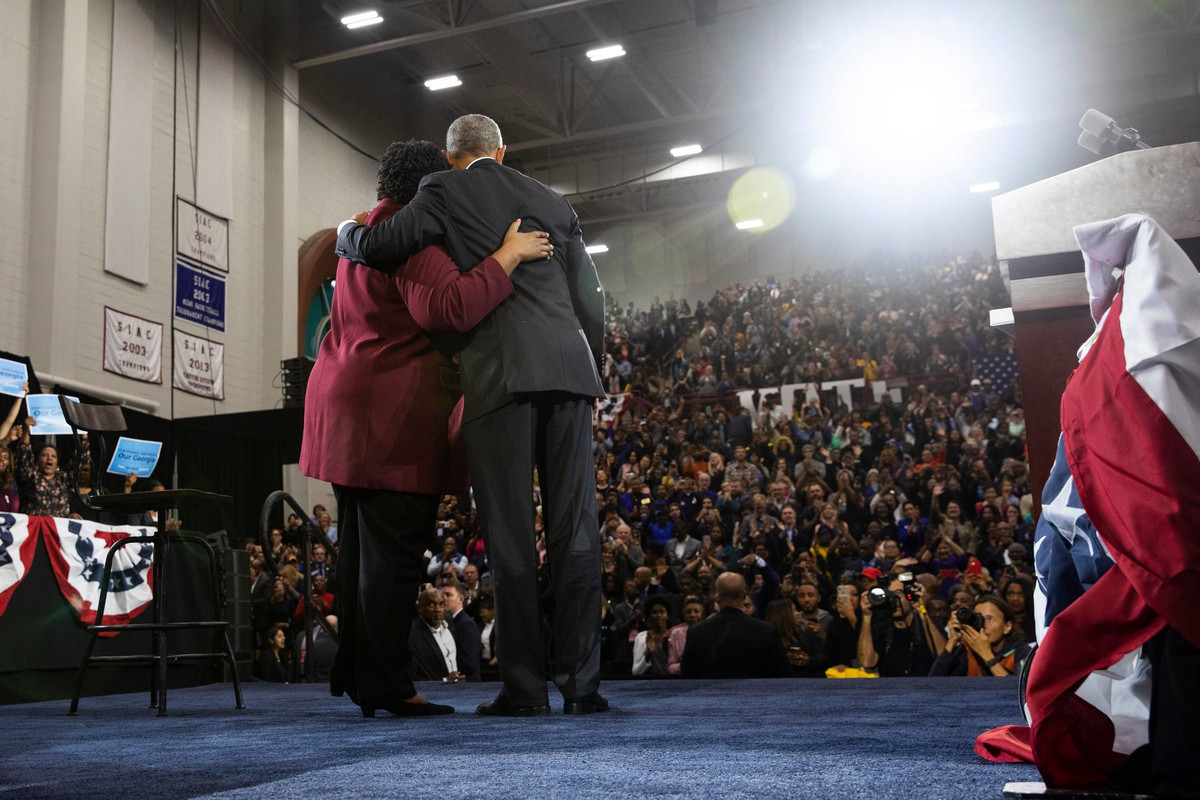 Cả hai đảng đều khẳng định tỷ lệ cử tri đi bầu đóng vai trò then chốt. Năm nay, số liệu về những cuộc bỏ phiếu sớm tại các bang cho thấy sự quan tâm cao một cách bất thường của người dân, dù đây không phải năm bầu cử tổng thống. Cựu tổng thống Barack Obama cũng tham gia tích cực vào các chiến dịch vận động bầu cử cho ứng viên phe Dân Chủ và trở thành tâm điểm chú ý với những lời công kích ông Trump.