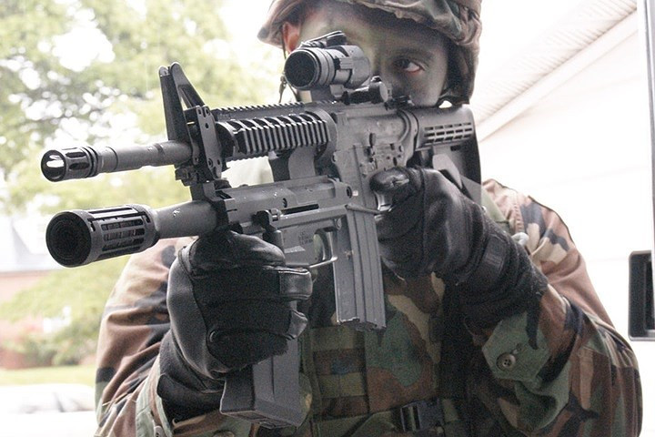 Súng shotgun M26 có khả năng chuyển đổi nhanh chóng giữa các cỡ đạn mà xạ thủ không cần phải di chuyển mắt nhìn khỏi mục tiêu.