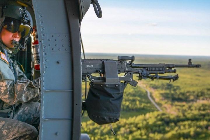 Khẩu trung liên M240H là phiên bản nâng cấp của súng M240D, có thể đặt lên chiến xa hoặc máy bay.