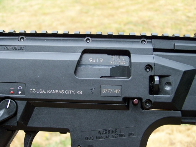 Súng có thoi nạp đạn đóng và cần lên đạn nằm phía trên ốp lót theo kiểu của các khẩu súng đến từ H&amp;K của Đức, có thể điều chỉnh về cả hai phía để phù hợp với xạ thủ thuận tay trái hay tay phải. Ảnh: survivalblog.