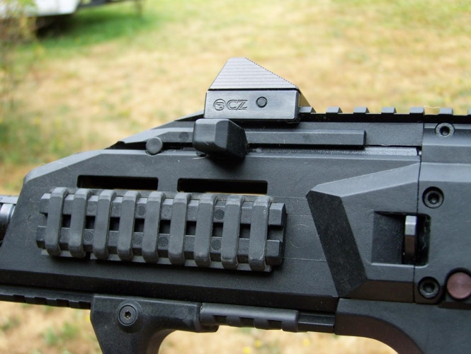 CZ Scorpion Evo 3 có tốc độ bắn cực nhanh lên đến 1.100 viên/phút cùng sơ tốc đạn 350 - 370 m/s giúp tăng cường khả năng xuyên phá mục tiêu. Ảnh: survivalblog.