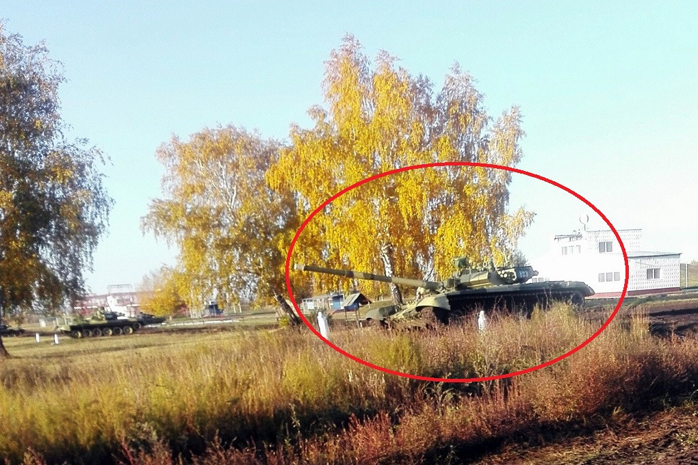 Còn đây là hình ảnh được cho là của T-90 Việt Nam đang trong quá trình thử nghiệm trên thao trường tại Nga, tuy nhiên thời gian ghi lại những hình ảnh này lại không được nhắc đến. Nguồn ảnh: gurkhan.blogspot.