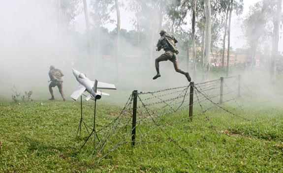 ...Và kỹ thuật khắc phục rào.