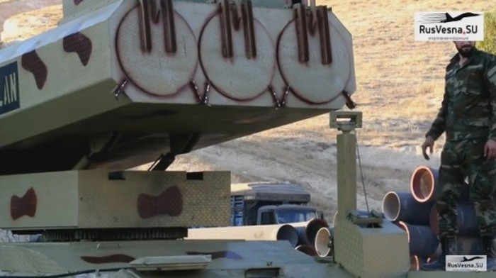 Các hệ thống tên lửa Golan có nhiều loại, trong đó có tổ hợp Golan 300, 400, 500, và 1000 tuy theo kích thước đường nòng- ống phóng, số lượng đạn phóng và tầm bắn. Phương tiện mang khá đa dạng, có thể gắn trên xe bán tải, xe tải chuyên dụng (quân sự) và thân xe tăng. Theo những hình ảnh mà truyền thông Trung Đông đưa tin, loại pháo được chuyển đến miền Nam thuộc dòng 1000, được lắp trên thân xe tăng T72.