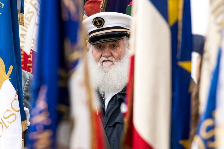 Một cựu chiến binh Pháp tham dự lễ kỷ niệm ở Morhange, nơi Tổng thống Macron dự lễ tưởng niệm các binh sỹ Pháp thiệt mạng trong Trận chiến Biên giới tháng 8/1914 ở Morhange Pháp, ngày 5/11/2018.