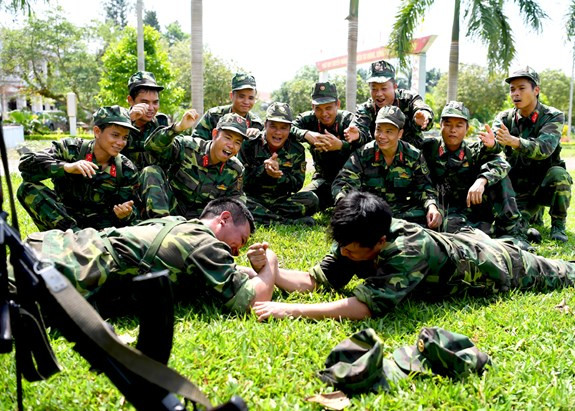 Phút thư giãn trên thao trường.