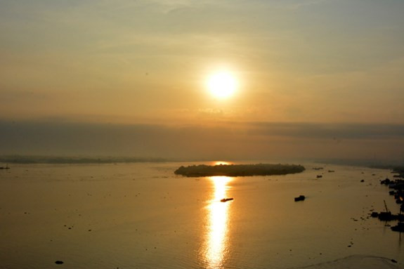 Bình minh trên sông Cần Thơ.