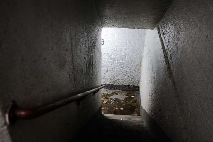 Hồi tháng 6, thành phố New York được yêu cầu chi 2 tỷ USD để giải quyết tình trạng tham nhũng và mất quản lý ở Cơ quan Nhà ở công cộng lớn nhất của Mỹ, sau khi các nhà điều tra phát hiện một loạt bê bối liên quan đến tình trạng xuống cấp của khu nhà này.