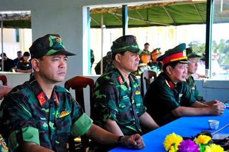 Đến chỉ đạo và tham quan buổi diễn tập có Đại tá Phạm Văn Thuận, Phó Tham mưu trưởng Quân khu 7; các đồng chí Thủ trưởng Bộ Tư lệnh TP.HCM và lãnh đạo một số địa phương của thành phố. Hình ảnh Thủ trưởng Bộ Tham mưu Quân khu 7 và Bộ Tư lệnh Thành phố chỉ đạo diễn tập