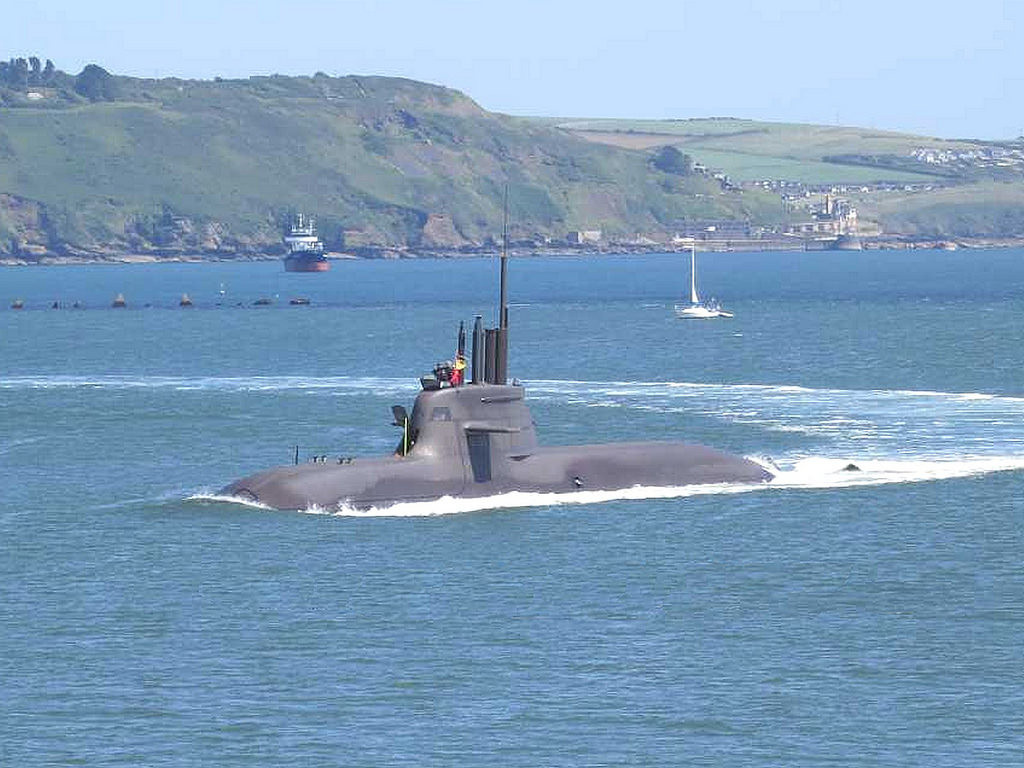 Type-212 hội tụ những tinh hoa công nghệ tàu ngầm Đức biến nó thành sát thủ dưới mặt nước đáng sợ nhất thế giới. Thiết kế thủy động lực học độc đáo cho phép tàu ngầm này hoạt động ở những vùng nước sâu chỉ 17m. Ảnh: Military-Today.