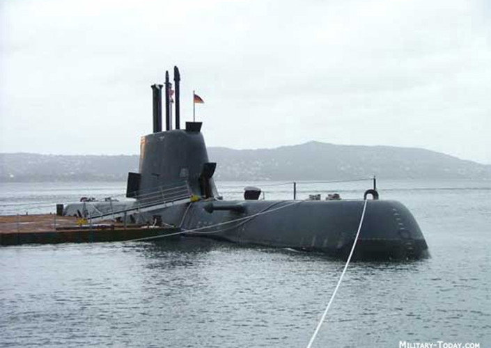 Type-214 là một biến thể của Type-212 dành cho xuất khẩu. Nó ứng dụng hầu hết công nghệ của Tyep-212 bao gồm cả động cơ không khí độc lập AIP. Ảnh: Military-Today.