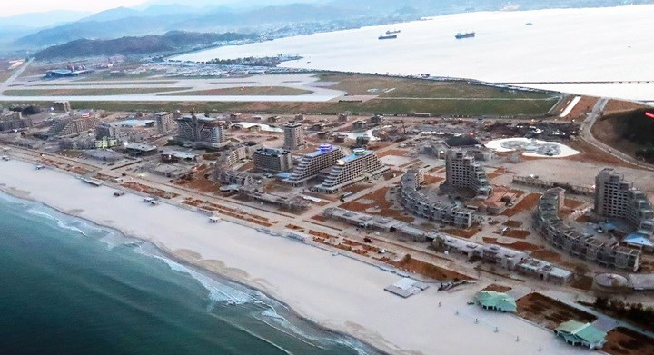 Nhà lãnh đạo Triều Tiên còn quan tâm tới vấn đề trồng rừng và phủ xanh, phù hợp với đặc điểm của phố biển.