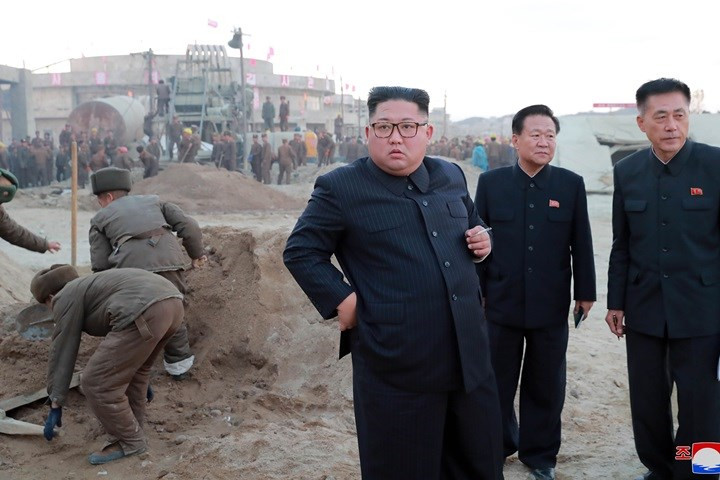 Có thể thấy nhân lực xây dựng tại đây chính là các quân nhân của Quân đội Nhân dân Triều Tiên.
