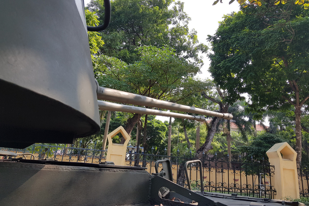 Như đã nói ở trên mặc dù không làm tốt vai trò của một loại vũ khí phòng không, nhưng thiết kế của ZSU-57-2 lại tỏ ra thích hợp với nhiệm vụ hỗ trợ hỏa lực mặt đất, một phần do tháp pháo của ZSU-57-2 nhẹ nên cho tốc độ xoay khá nhanh, góc ngẩng lớn thích hợp cho việc bắn phá các mục tiêu trên cao mà pháo xe tăng khó hoặc không với tới được.