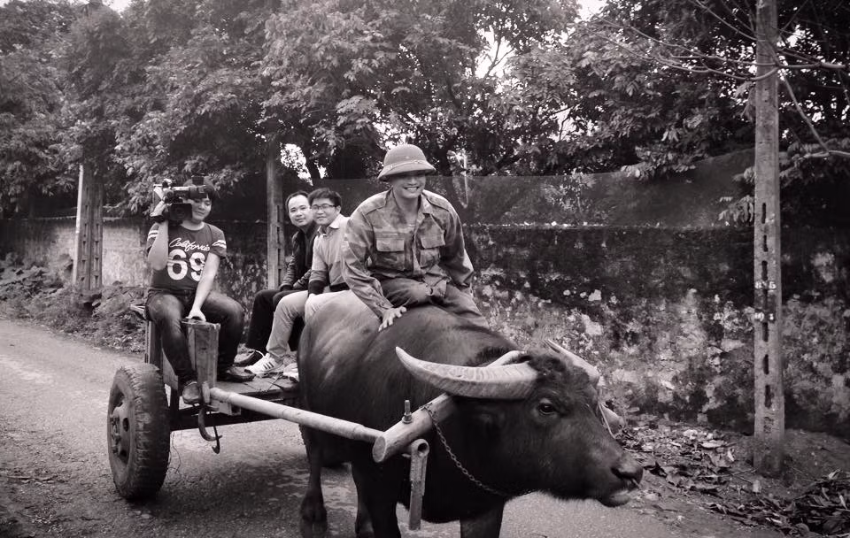 Đoàn làm phim trực tiếp chứng kiến chú trâu “huyền thoại”.