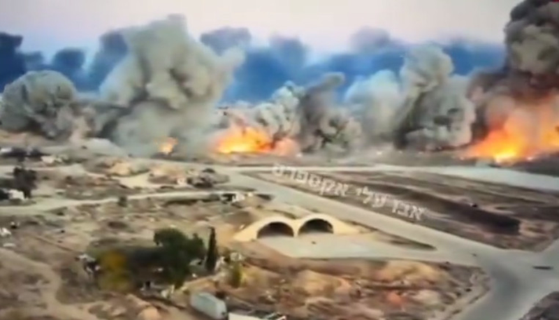 Đoạn video lan truyền vào ngày 8/12 cho thấy các vụ nổ mạnh tại Mezzeh, minh chứng cho sự phá hủy tại một trong những trung tâm chiến lược lớn của Syria. Ảnh: mil.in.ua.