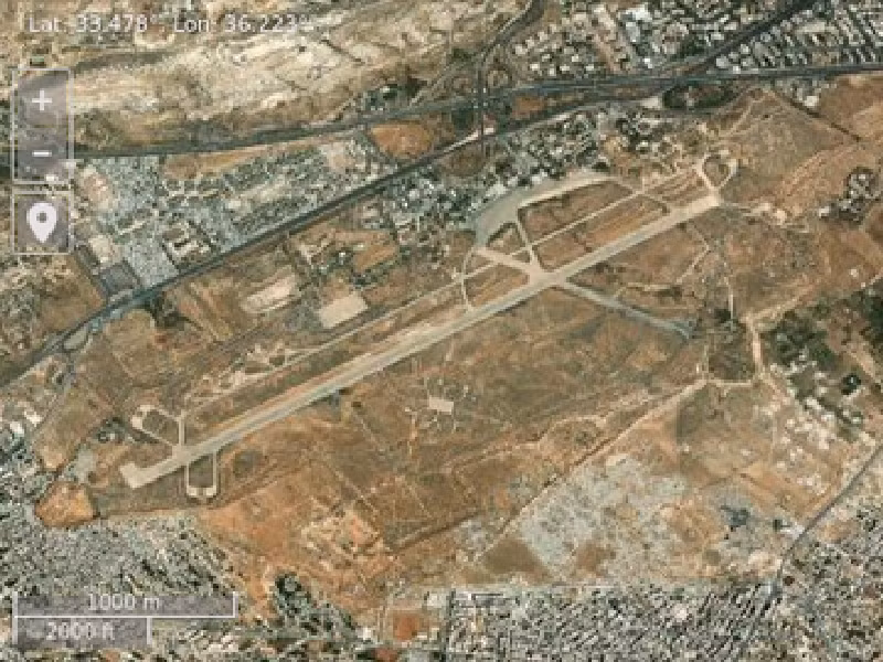 Căn cứ không quân Mezzeh, nằm gần thủ đô Damascus, là một trong những cơ sở quân sự quan trọng nhất của Syria. Với vị trí chỉ cách trung tâm thành phố vài km, căn cứ này vừa là trung tâm phối hợp quân sự vừa là biểu tượng cho năng lực phòng thủ của chính quyền Tổng thống Assad. Ảnh: Wikipedia.