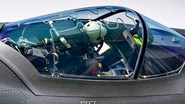 Trung Quoc ra mat buong lai tiem kich tang hinh J-20-Hinh-2