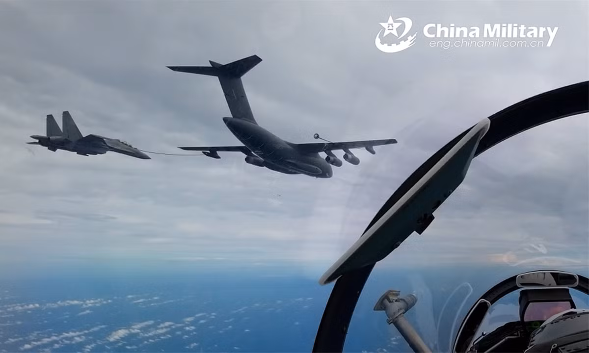 Trung Quoc ra mat buong lai tiem kich tang hinh J-20-Hinh-6