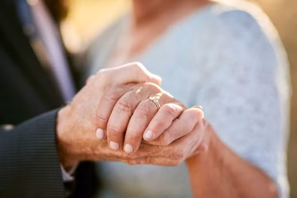 Cụ ông 'chết vì sung sướng' trên giường, lộ ra chuyện kỳ quái Cu ong 'chet vi sung suong' tren giuong, lo ra chuyen ky quai