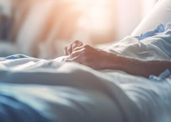 Cuộc hôn nhân đầu tiên của bà với một người nông dân cùng tuổi. Cả hai có một con trai chung nhưng cuộc hôn nhân này kết thúc khi bà Lưu bị chồng ly hôn với lý do không đáp ứng được nhu cầu tình dục "mạnh mẽ" của bà.