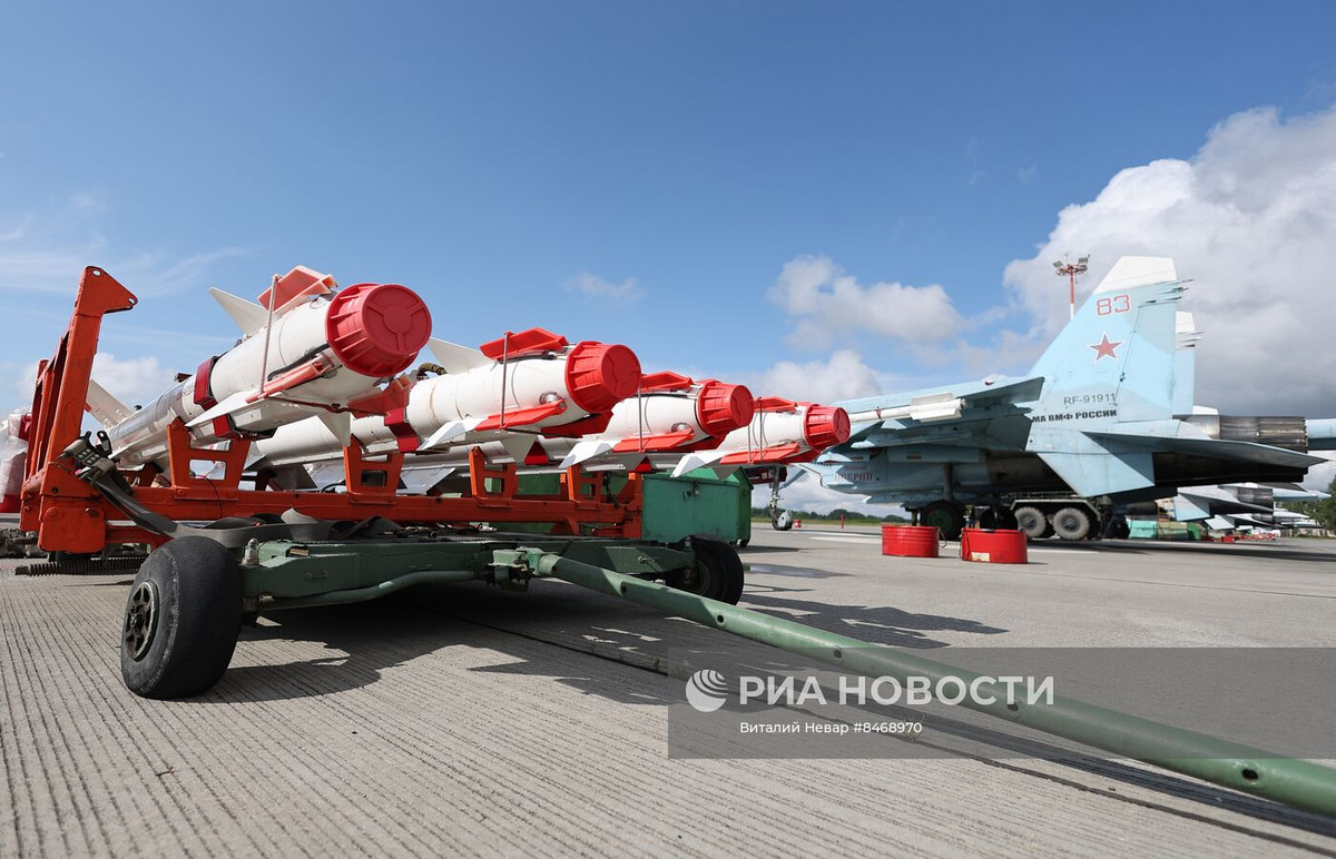 Tướng Vladimir Popov, một chuyên gia quân sự Nga, nhận định rằng dù số lượng ATACMS của Ukraine hạn chế, nhưng chúng vẫn đủ khả năng gây thiệt hại nghiêm trọng nếu được sử dụng đúng cách. Ông cũng khuyến nghị Nga nên phân tán lực lượng không quân và nâng cấp hệ thống phòng không để giảm thiểu nguy cơ.