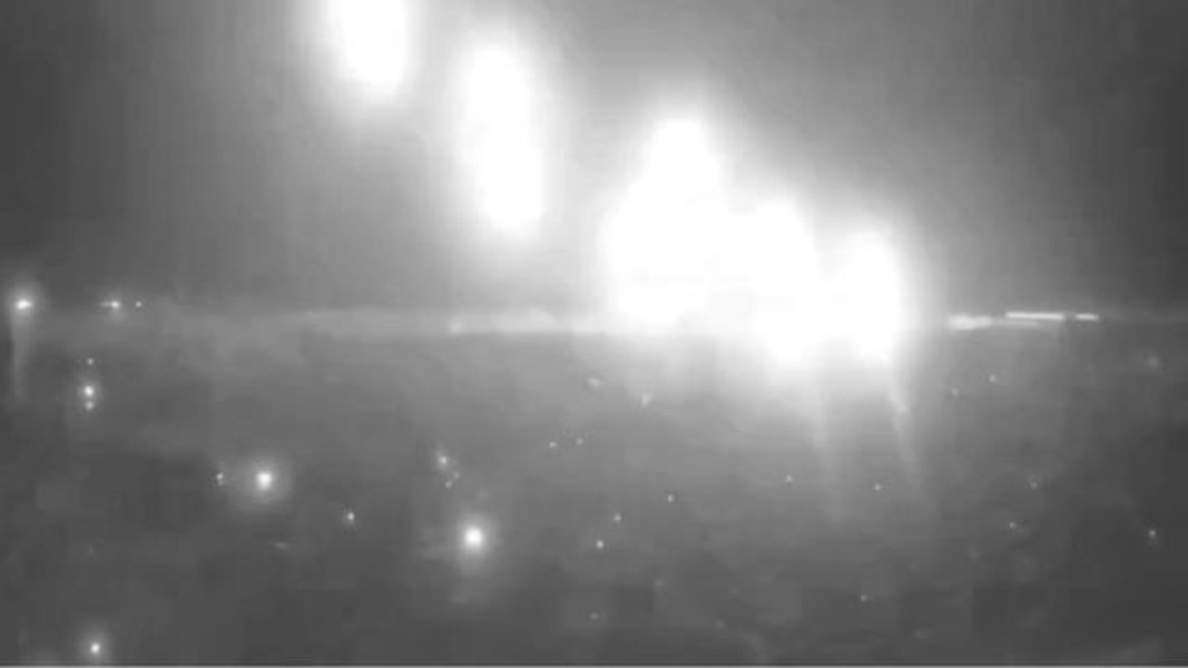 Tên lửa Oreshnik đã tấn công mục tiêu ở tốc độ Mach 10, tức là 2,5 - 3 km/giây. Theo Tư lệnh Lực lượng Tên lửa Chiến lược Sergei Karakaev, vũ khí này có thể tấn công các mục tiêu đơn lẻ hay khu vực, trong trạng thái được bảo vệ cao.