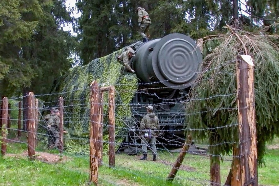 Nhưng trong lúc này, theo cơ quan tình báo Anh, phương Tây chưa nên quá lo ngại, bởi theo họ Nga chưa thể sản xuất hàng loạt tên lửa Oreshnik.