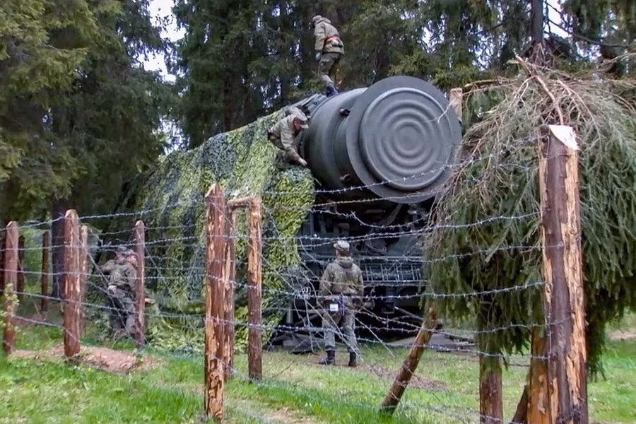 Nhưng trong lúc này, theo cơ quan tình báo Anh, phương Tây chưa nên quá lo ngại, bởi theo họ Nga chưa thể sản xuất hàng loạt tên lửa Oreshnik.