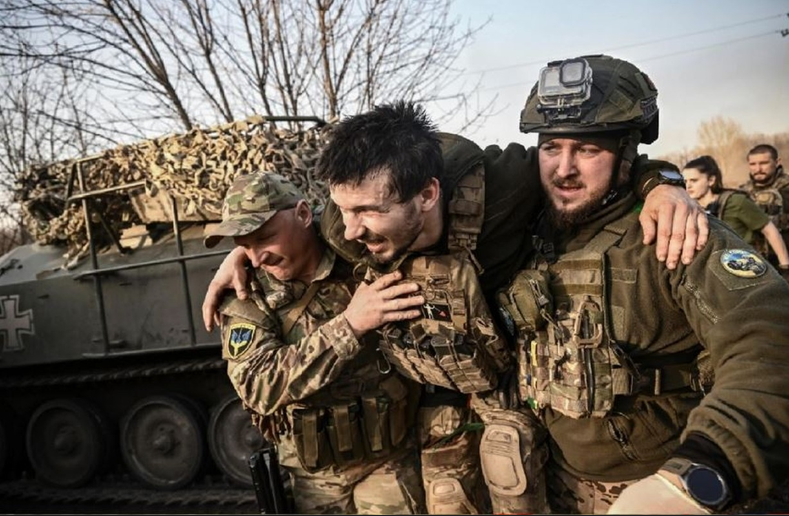 Tuy nhiên, các nhà phân tích cho biết cuộc tấn công bất ngờ của Ukraine vào khu vực Kursk của Nga vào tháng 8 đã khiến lực lượng của họ gặp nhiều rủi ro hơn.