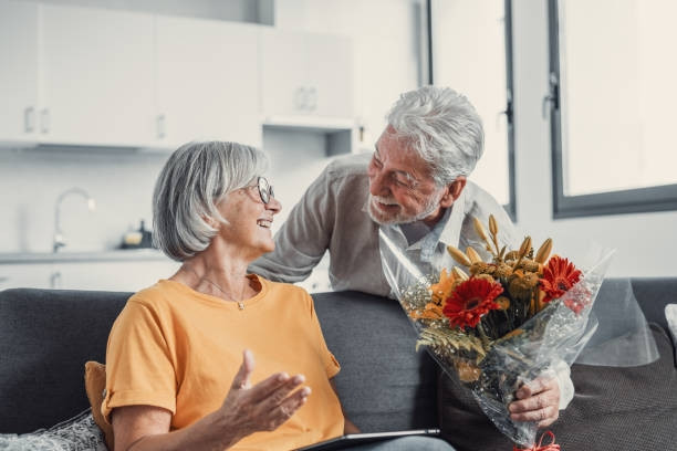 Những hành động này không chỉ gây khó chịu mà còn khiến nạn nhân cảm thấy bị xúc phạm và sợ hãi. Bà cụ đã nhiều lần cố gắng tránh mặt ông ta, nhưng ông Marayama Mitsuo vẫn không từ bỏ.