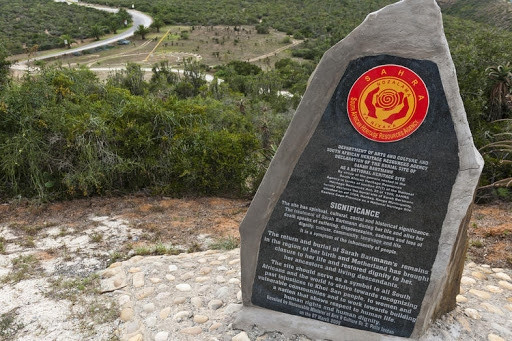 Câu chuyện của Sarah Baartman cho chúng ta thấy mối quan hệ phức tạp giữa ngoại hình và nhận thức xã hội. Ở các nền văn hóa khác nhau, quan niệm về vẻ đẹp và tiêu chuẩn thẩm mỹ là hoàn toàn khác biệt. Có lẽ ở Nam Phi, thân hình của Sarah Baartman được coi là biểu tượng của vẻ đẹp, của sự quyến rũ, nhưng ở phương Tây, nó lại bị xem là "dị dạng", là đối tượng cần được "nghiên cứu". Trong ảnh là bia tưởng niệm "nữ thần châu Phi".