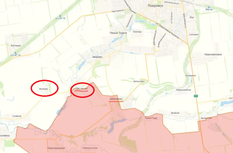 Tình hình tại Pishchane đang đe dọa nghiêm trọng đến sự an toàn của tuyến phòng thủ cuối cùng ở phía nam Pokrovsk. Tuyến phòng thủ này được xây dựng dựa trên bốn khu định cư Volkovо - Pishchane - Belsikа - Dachinske. Trong đó, Dachinske đã bị chiếm, còn Pishchane thì phần lớn đã rơi vào tay Quân đội Nga. Từ Pishchane, quân Nga giờ đây có thể tấn công vào sườn của Volkovо. Ảnh: Topwar.