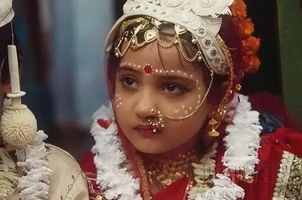 Nói chung, cuộc sống của các "thánh nữ" vô cùng khốn khổ, họ không chỉ phải chịu đựng sự tra tấn về thể xác mà còn phải chịu đựng nỗi cô đơn về tinh thần. Họ không có gia đình, không bạn bè, không nơi nương tựa, phải tiếp tục "hành nghề" khi về già bị vứt bỏ.