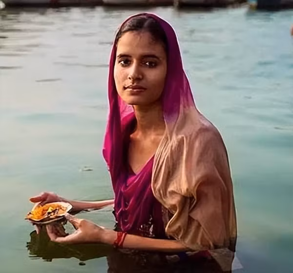 Bởi vì vào đền thờ từ khi còn trẻ, họ không có văn hóa hay kỹ năng gì. Thêm vào đó là địa vị đặc biệt, về cơ bản các "thánh nữ" sau khi rời khỏi đền không thể tìm được việc làm, không có địa vị xã hội, thậm chí có thể coi là những tồn tại thấp kém bởi xuất thân từ đẳng cấp thấp.