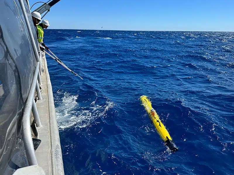 Thông qua các mảnh vỡ của drone, các chuyên gia xác định được chúng thuộc về hệ thống tàu ngầm tự động mới nhất của Ba Lan, “Gavia”, được phát triển bởi công ty Enamor theo giấy phép của Teledyne Technologies của Mỹ. Các thiết bị này gần như ngay lập tức được cung cấp cho Ukraine sau khi thử nghiệm tại Gdynia vào ngày 18/11. Ảnh: Ocean Robotics Planet.