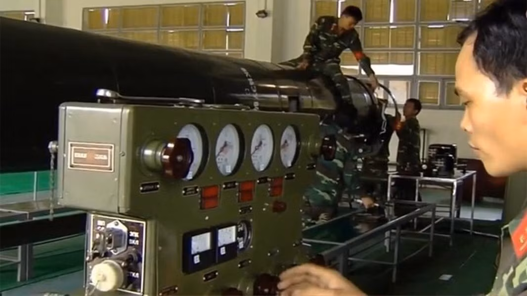 Tên lửa trang bị động cơ nhiên liệu lỏng Isayev RD-21 (thành phần nhiên liệu gồm chất cháy TM-185, chất oxy hóa AK-27I và nhiên liệu phóng TG-02).