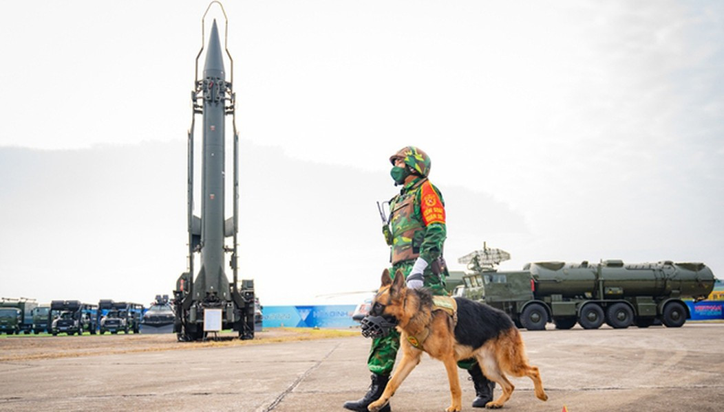 Dù đã có trong biên chế từ lâu song chỉ vài năm gần đây hệ thống tên lửa đạn đạo chiến thuật Scud-B của Việt Nam mới được công khai ra mắt.