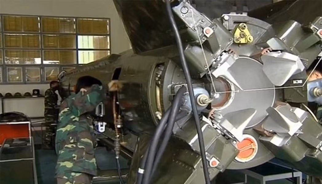 R-17E thiết kế mang đầu đạn thuốc nổ thường nặng 1 tấn hoặc đầu đạn hạt nhân 5-70 kiloton, đầu đạn hóa học.