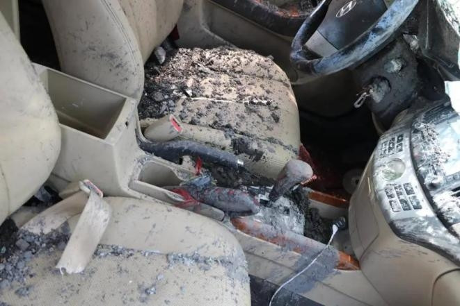 Ngoài ra, cảnh sát cũng tìm ra được thông tin Lưu còn đang nợ hơn 1 triệu nhân dân tệ (khoảng hơn 3,5 tỷ đồng). Điều này dẫn đến việc cảnh sát nghi ngờ Lưu đã cố tình sát hại cha để chiếm đoạt tiền bảo hiểm. Tổng số tiền bảo hiểm đền bù lên đến 7,9 triệu nhân dân tệ (khoảng 27,8 tỷ đồng). Ngay sau đó, Lưu bị cảnh sát bắt và cúi đầu thừa nhận tội ác của mình.