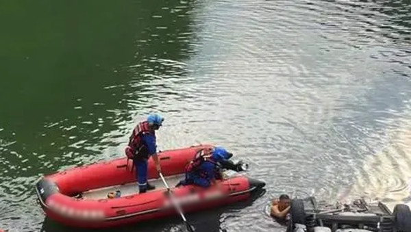 Vốn dĩ không ai nghi ngờ động cơ phía sau bi kịch này. Tuy nhiên, sự bình tĩnh thái quá của Lưu trước cái chết của cha mình đã khiến cảnh sát đặt ra dấu hỏi lớn, chú ý hơn các hành động của Lưu. Cảnh sát âm thầm tiến hành điều tra Lưu và sau vài tháng theo dõi, tìm hiểu, cảnh sát phát hiện ra rằng Lưu đã mua tổng cộng 7 hợp đồng bảo hiểm tai nạn cho cha mình tại nhiều công ty bảo hiểm khác nhau, trùng hợp là hành động này được tiến hành ngay trước khi xảy ra tai nạn.