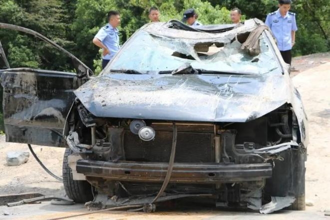 Truyền thông đã phỏng vấn những người dân ở quê nhà của Lưu, hé lộ thêm những chi tiết về cuộc sống của nghi phạm. Lưu là con trai độc nhất của gia đình, được cha mẹ hết mực yêu thương và chiều chuộng, mặc dù gia đình không quá giàu có.