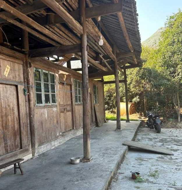 Anh họ của Lưu cũng kể lại, vào tháng 6, cha của Lưu đã đến nhà anh ta ăn cơm. Lúc đó, Lưu đã yêu cầu cha mình về nhà lấy chứng minh thư. Nhớ lại lúc đó, anh họ của Lưu mới nhận ra đó là thời điểm Lưu đang mua bảo hiểm. "Ai mà ngờ được cậu ta lại có thể làm ra chuyện như vậy?", anh họ của Lưu phẫn nộ.