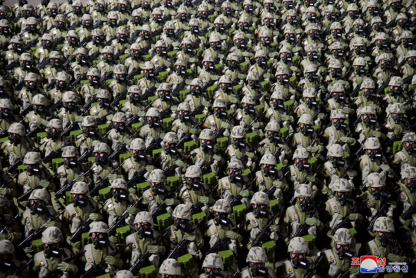 Quân nhân Triều Tiên tham gia diễu binh mừng kỷ niệm 75 năm thành lập quân đội nước này tại Quảng trường Kim Nhật Thành ở Bình Nhưỡng vào tháng Hai năm 2023. Ảnh: Reuters.