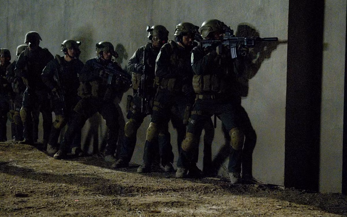 Chiến công nổi bật nhất của DEVGRU chính là việc tiêu diệt trùm khủng bố Osama Bin Laden vào năm 2011. Các chiến dịch thành công khác của DEVGRU đã được công khai bao gồm: Giải cứu con tin người Mỹ Jessica Buchanan và Dane Poul Hagen Thisted tại thành phố Adado, Somalia, trong đó tiêu diệt chín tên cướp biển Somali, vào ngày 25/1/2012; Giải cứu bác sĩ người Mỹ Dilip Joseph tại Afghanistan vào ngày 10/12/2012. (Nguồn ảnh: Entertainment Weekly, Sandboxx, Military.com, US Navy, Hollywoodreporter, National Interest).