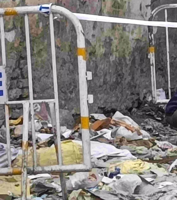 Theo điều tra ban đầu, nạn nhân và hung thủ thường xuyên gặp gỡ tại nơi làm việc. Nạn nhân làm giúp việc trong khu dân cư Regent Park, còn Laskar làm công nhân xây dựng tại các công trường ở khu vực Tollygunge.