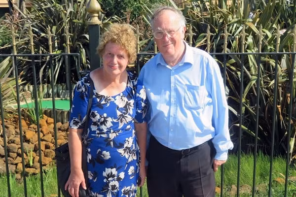 Phil Sargeant, người từng là hàng xóm của gia đình McCullough trong 20 năm, cho biết rèm cửa nhà này luôn đóng kín, không ai biết điều gì đang diễn ra bên trong. Ông mô tả Virginia là người hài hước, thường ngày có những hành động vui vẻ, không ai ngờ rằng cô lại có thể thực hiện hành vi tàn ác như vậy.