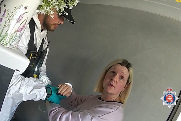 Tại tòa, Virginia không hề tỏ ra ăn năn trước những hành động của mình, cho đến khi đoạn ghi âm mô tả chi tiết cách cô ta sát hại mẹ được phát lại, Virginia mới bắt đầu khóc.